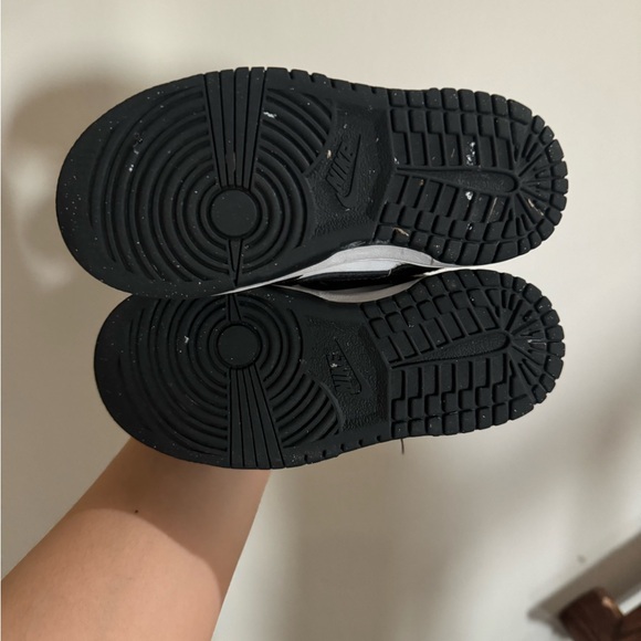 Nike Dunks Pandas - Picture 2 of 2